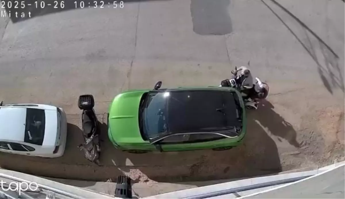 bursada elektrikli bisiklet park halindeki araca carpti AkSNkmgu.jpg