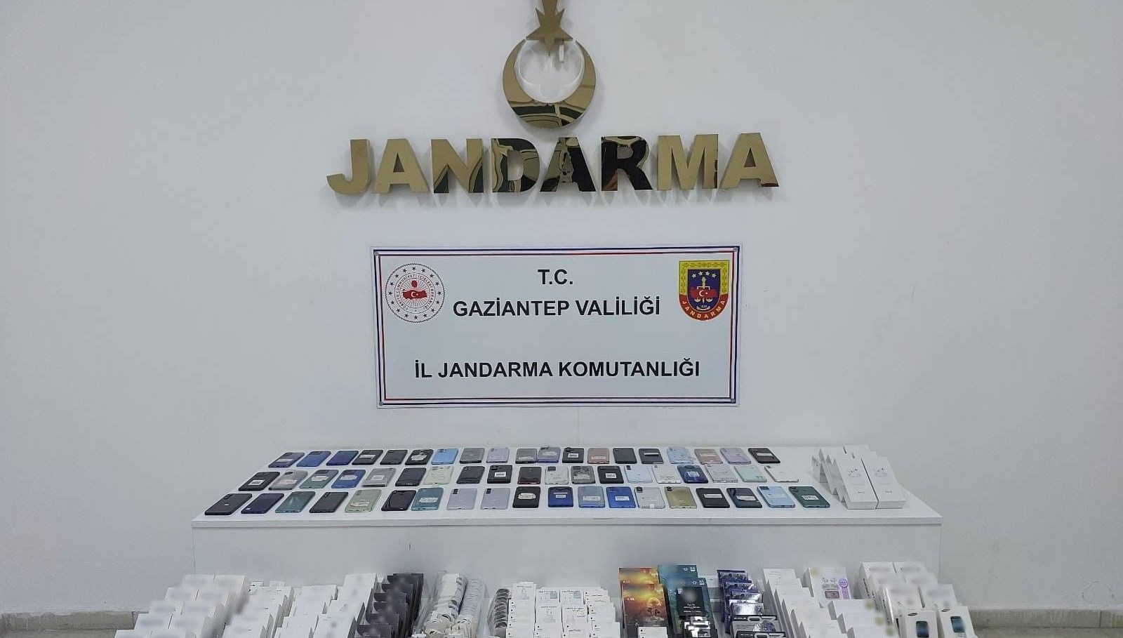 gaziantepde operasyon 1 milyon 900 bin degerinde kacak urun ele gecirildi HLxXx4Em.jpg