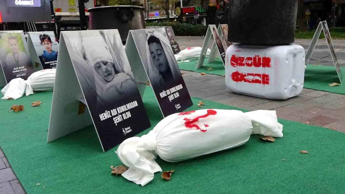 gazzeye acilan kapi sergisi kocaelide DGxmEUxv.jpg
