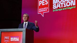 ozel pes kongresinde konustuerdoganin ordusunu alip turkiyedeki antidemokratik uygulamalari gormemek duymamak gibi bir seyi asla yapmayin OsTiP1NO.jpg