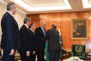 tbmm baskani numan kurtulmus pakistanda uclu parlamento toplantisina katildi pOOSRXkM.jpg