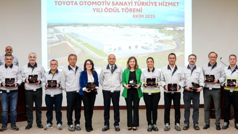 toyota-turkiye-calisanlarini-odullendirdi-bYNN3EXh.jpg