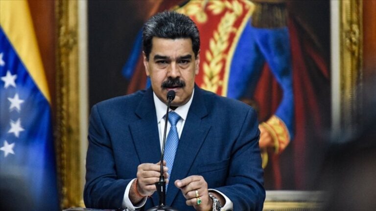 trump-paylasti-kacirilan-madurodan-ilk-fotograf-p9a6I2TJ.jpg